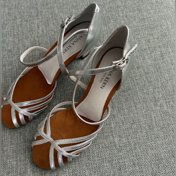 Anna Kern ballroom dance shoes silver size 6.5 - Picture 3 of 15
